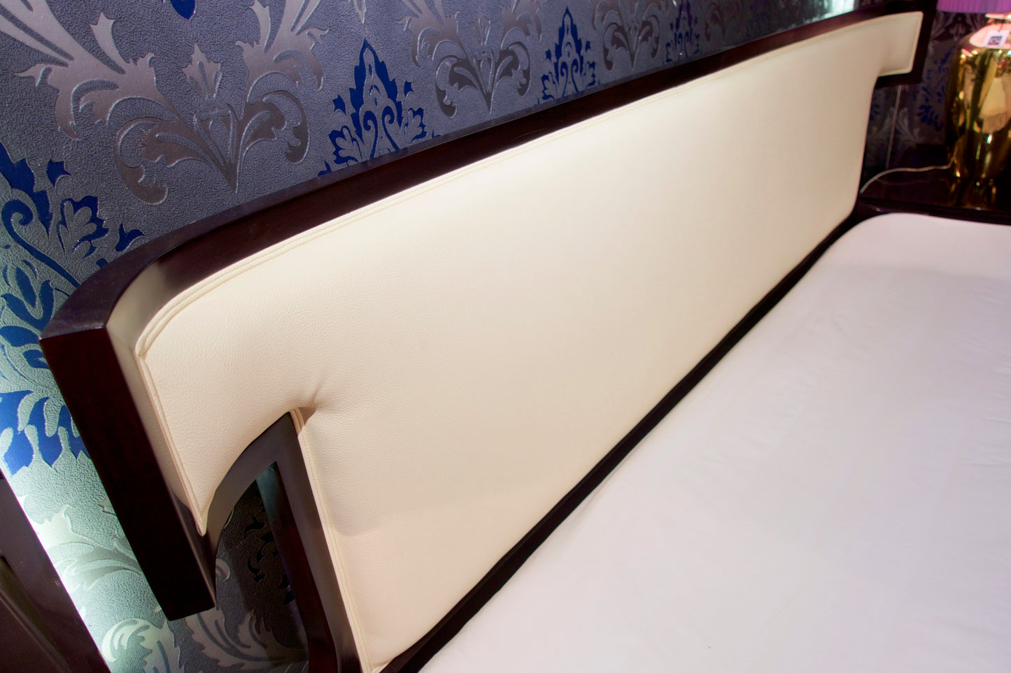 Astoria Wing King-Size Bed