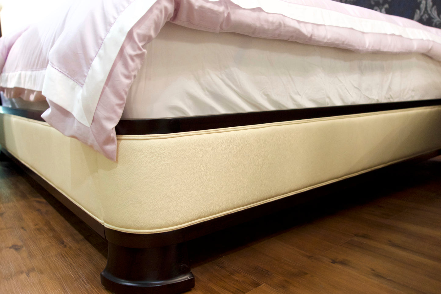 Astoria Wing King-Size Bed